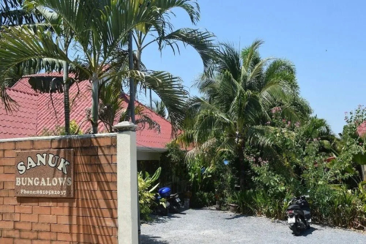 Sanuk bungalows