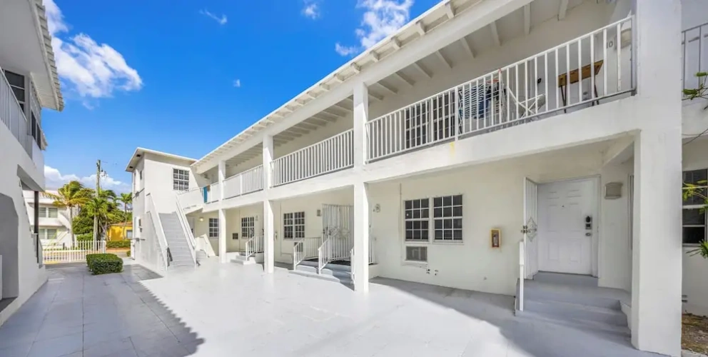 Comfy 1-Bedroom - Steps from Miami Beach