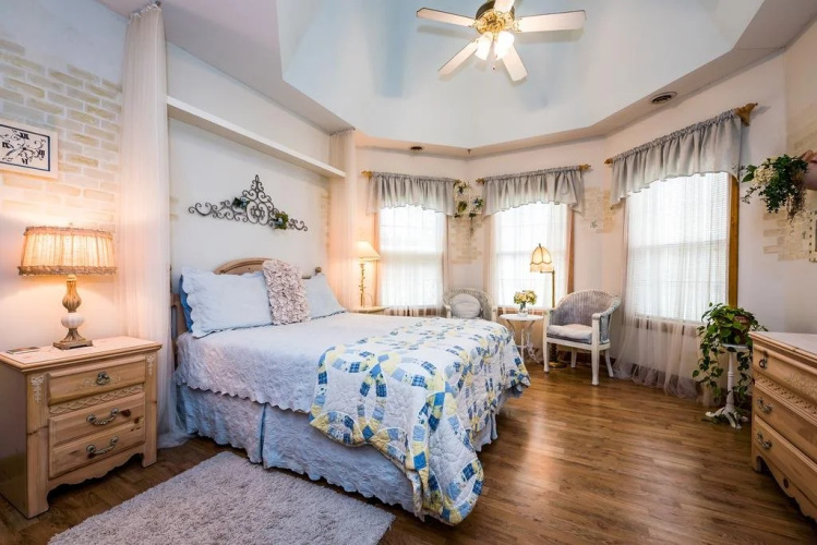 Blue Jay Manor