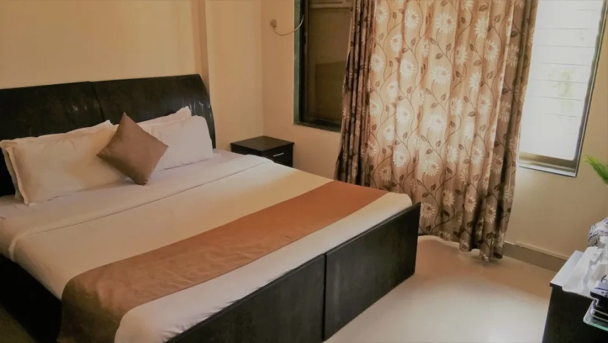 Deluxe Double room with city view