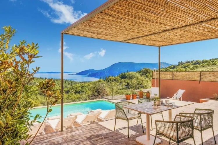 2 Bedrooms Villa