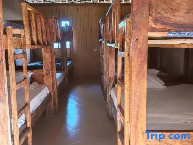 Sawa Sawa Beach Hotel & Backpackers