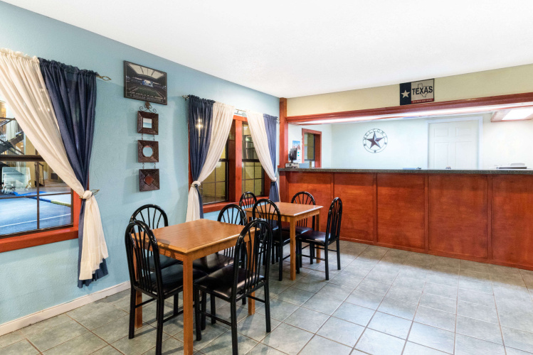 Days Inn by Wyndham Fairmont photo 13