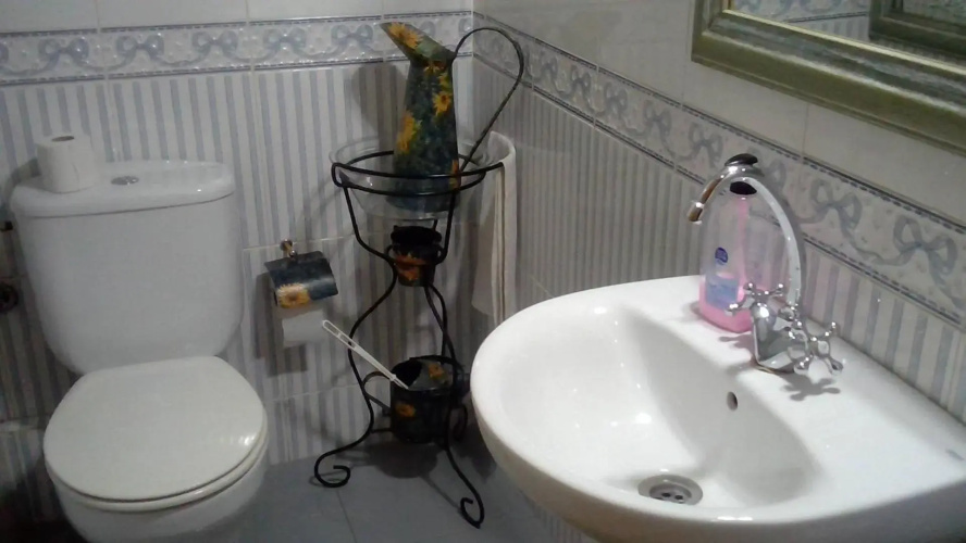 CAJA MAGICA Privada baño compartido