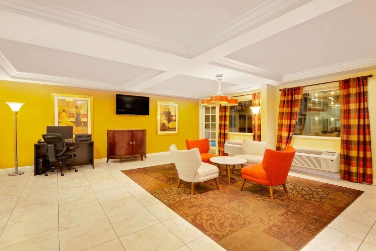 Howard Johnson by Wyndham Las Vegas Near The Strip photo 13