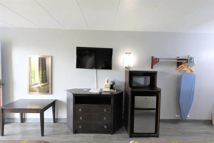 Super 8 By Wyndham Manassas