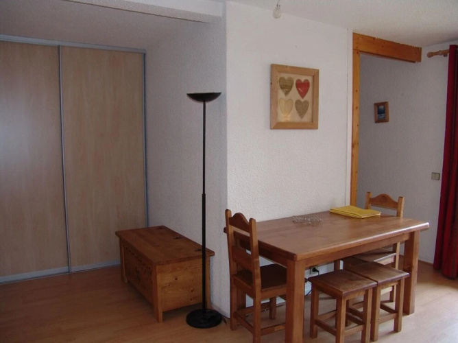 2 Rooms 4 People 3 Exposed South-West