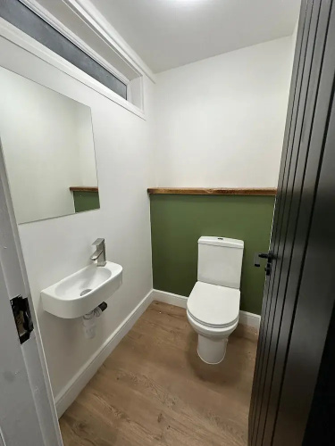 House-sleeps8-parking-garden