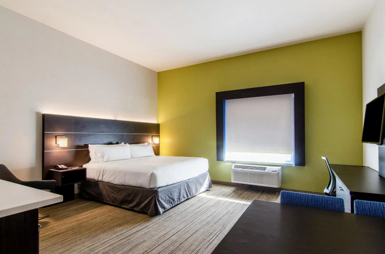 Holiday Inn Express & Suites Atchison by IHG