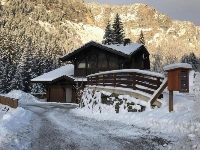 5 Bedrooms Villa