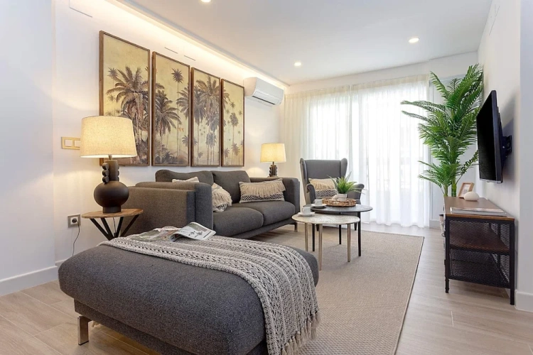4 Bedrooms Apartment