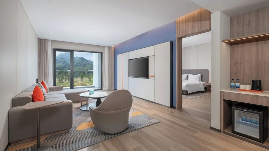 1 Bedroom Suite with mountain view