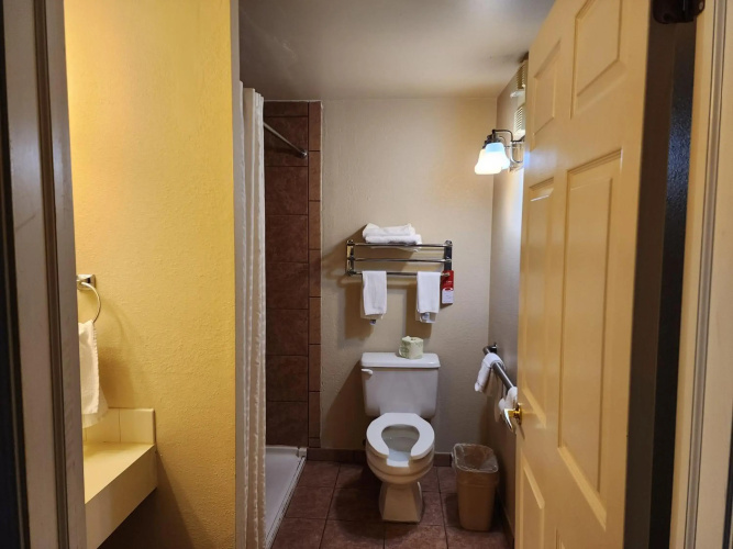 Econo Lodge & Suites Grand Rapids Airport