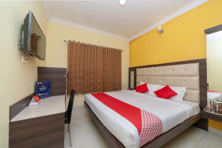 OYO 7987 Hotel Carnation