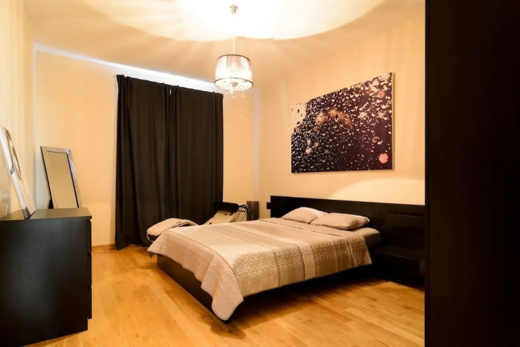 FM Luxury 2-BDR Apartment - Rise and Shine