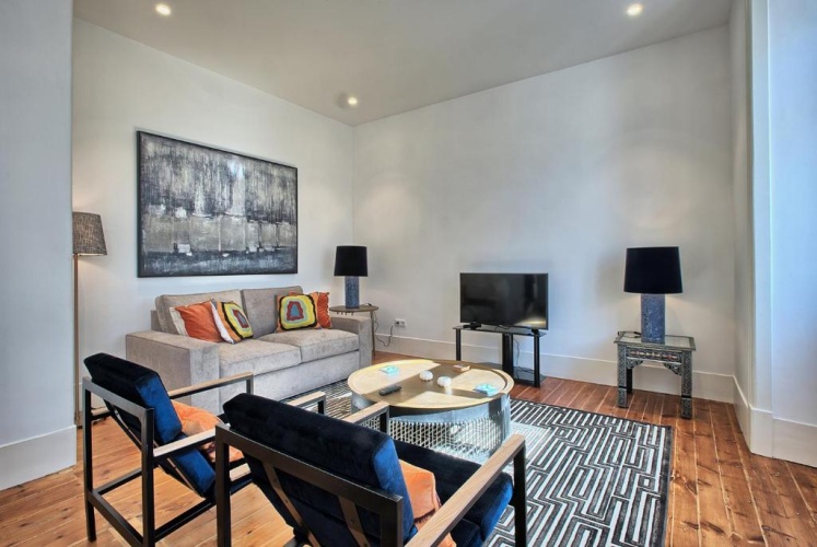 2 Bedrooms Apartment