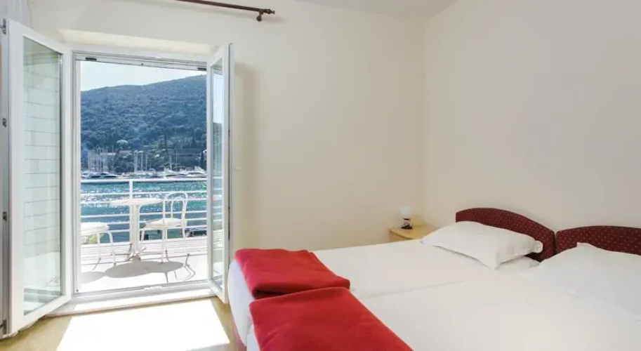 Apartments Pralas