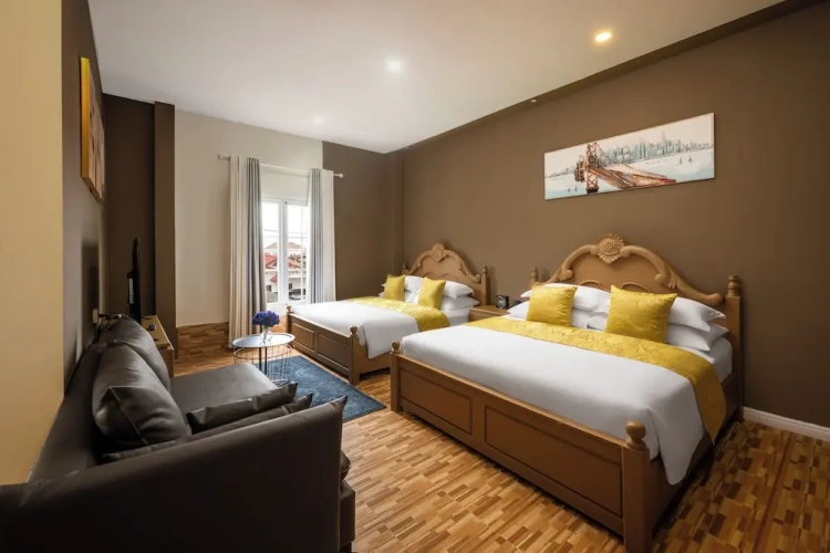 Deluxe Twin room with city view