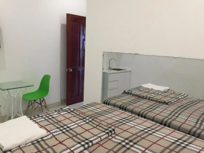 Smiley Apartment 8