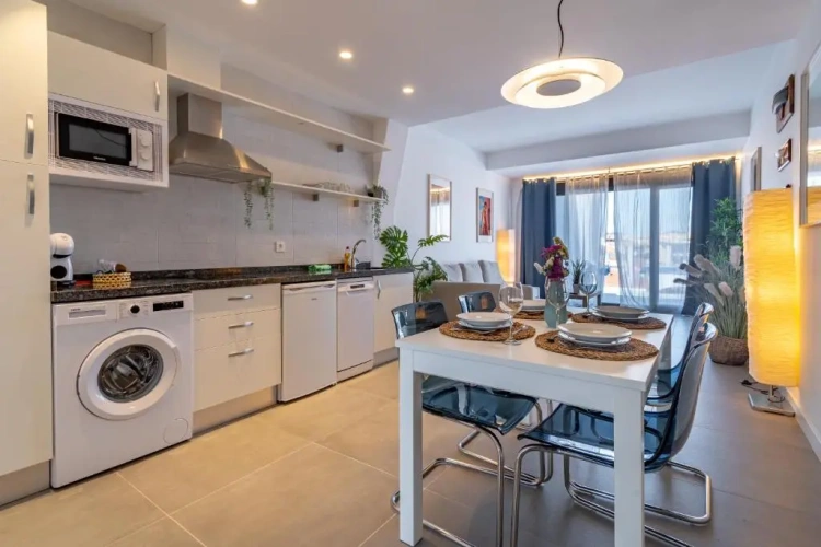 2 Bedrooms Apartment