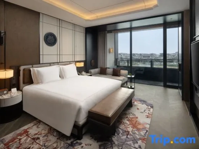 Luxury Suite