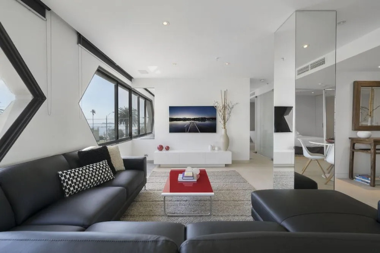 ELAINE, 2BDR St.Kilda Apartment