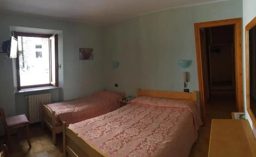 Economy Triple room with view