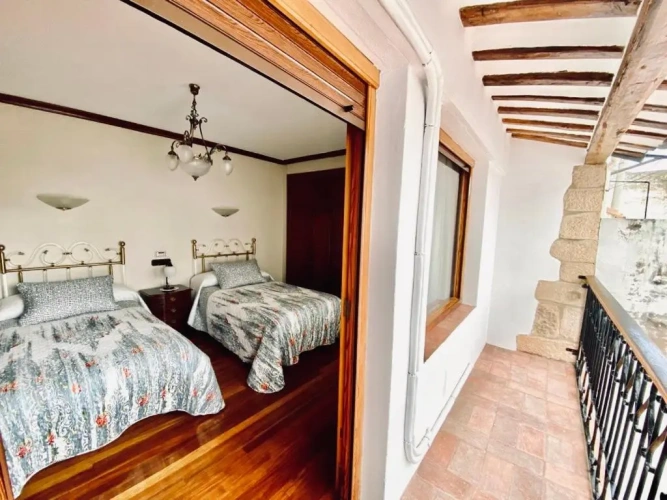 3 Bedrooms Apartment