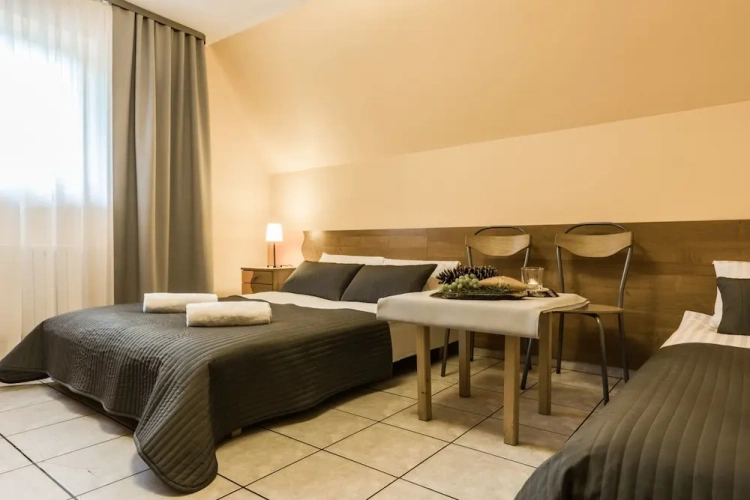 Standard Triple room