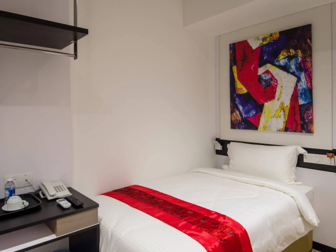 12FLY Hotel