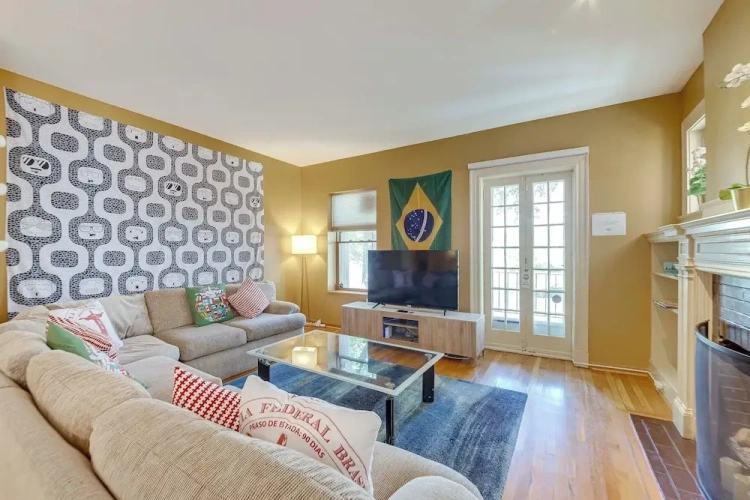 2 Bedrooms Apartment