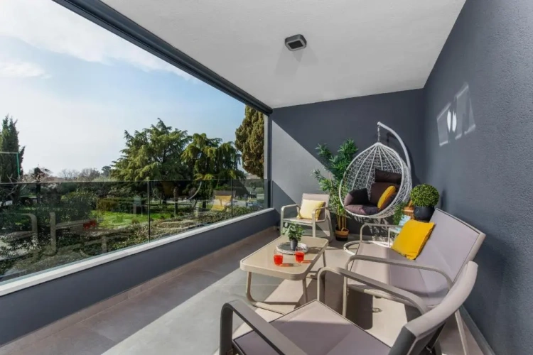 2 Bedrooms Apartment