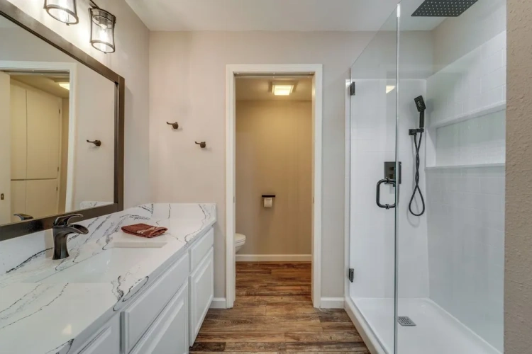 3 Bedrooms Apartment