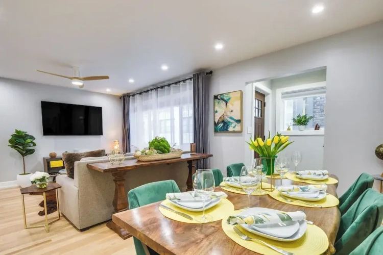 4 Bedrooms Apartment