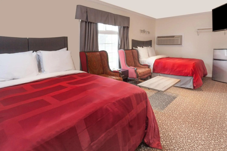 Knights Inn - Kingston ON