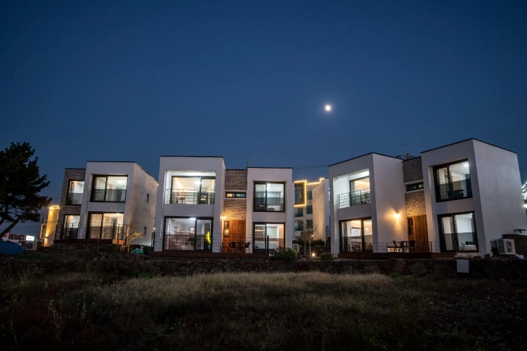 2 Bedrooms Suite with ocean view