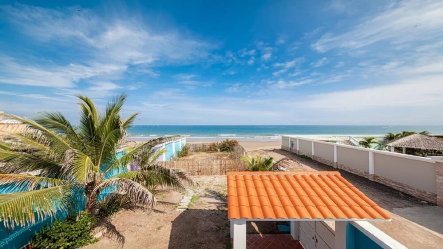 Absolute Beach Front House With Secure Parking