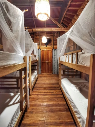 6 Bedrooms Bed in Dorm
