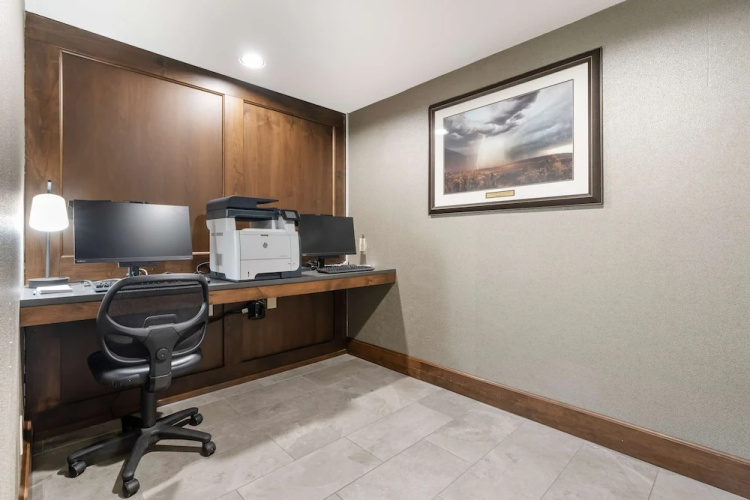 Holiday Inn Express And Suites Bend