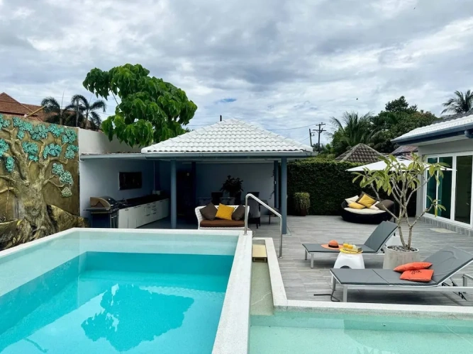 5 Bedrooms Villa