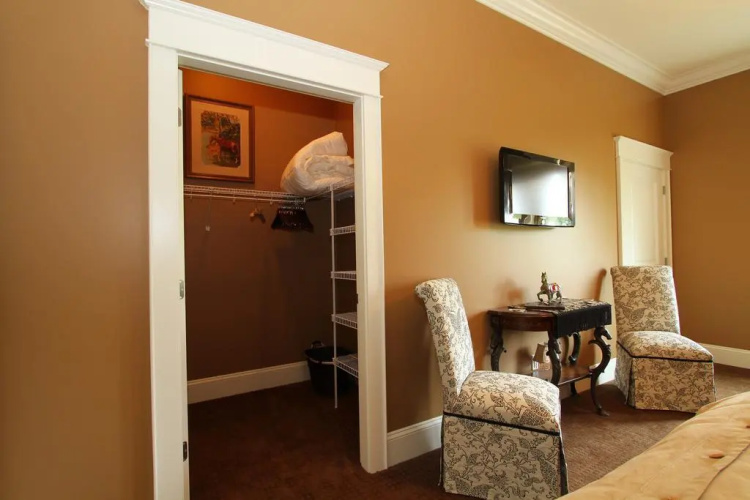 L.A. Acres Bed & Breakfast
