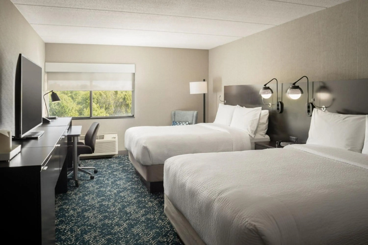 Four Points by Sheraton Milwaukee North Shore