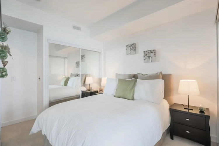 Noel Suites - York and Bremner