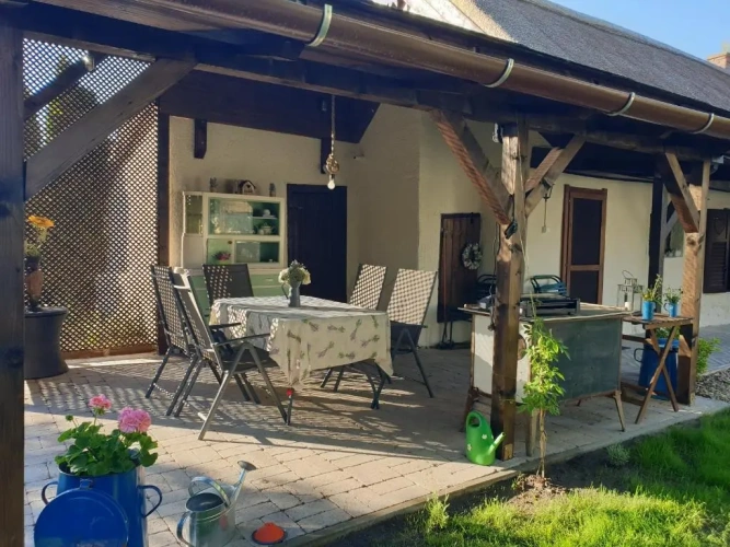 2 Bedrooms Cottage
