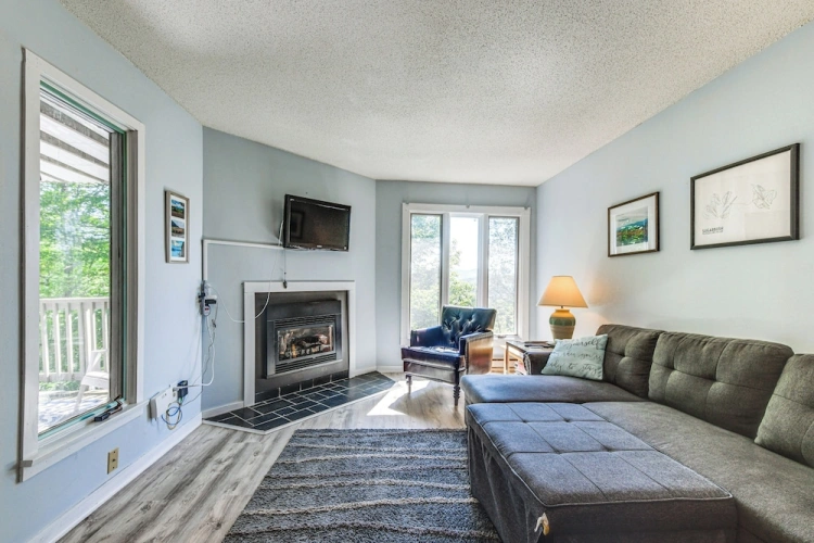2 Bedrooms Apartment