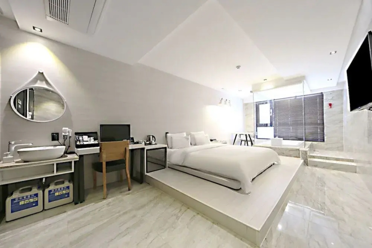 Masan Almond Hotel