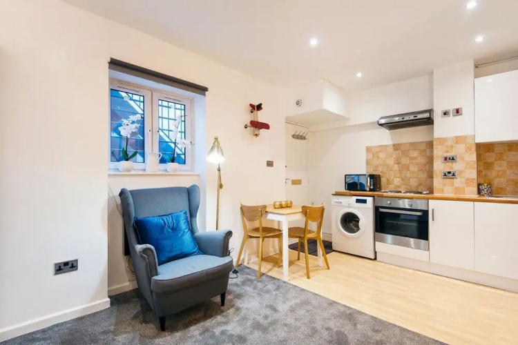 Beautiful Hyde Park Studio Flat