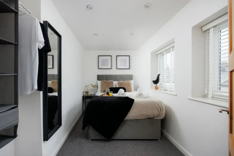 Modern 3 Bed Apartment - Parking