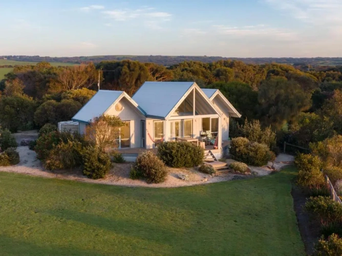 Cottage with ocean view