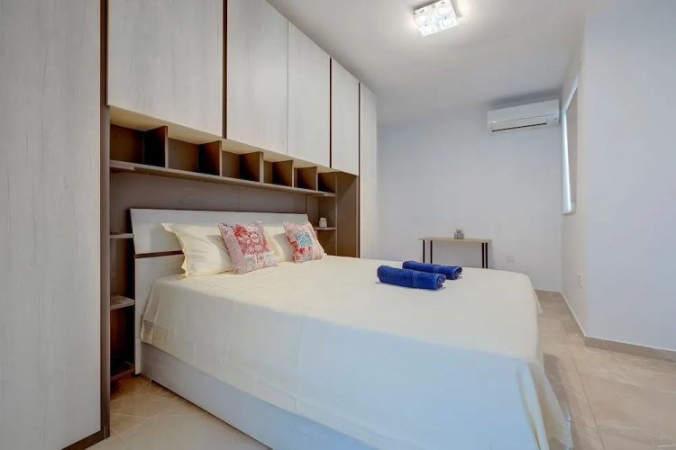 Modern 2BR Apartment in Central St Julian's